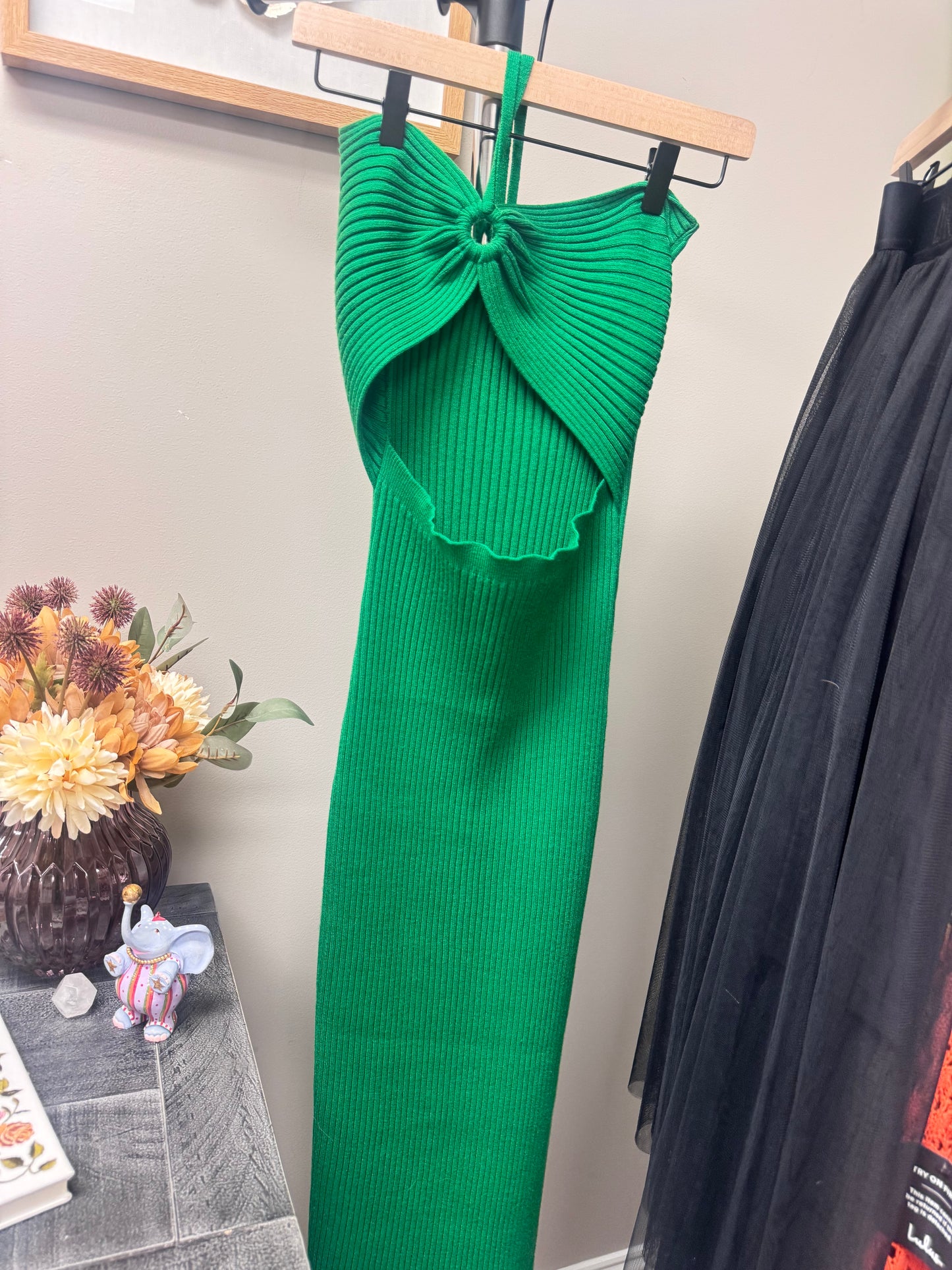 Lulu‘s green cut out sweater dress